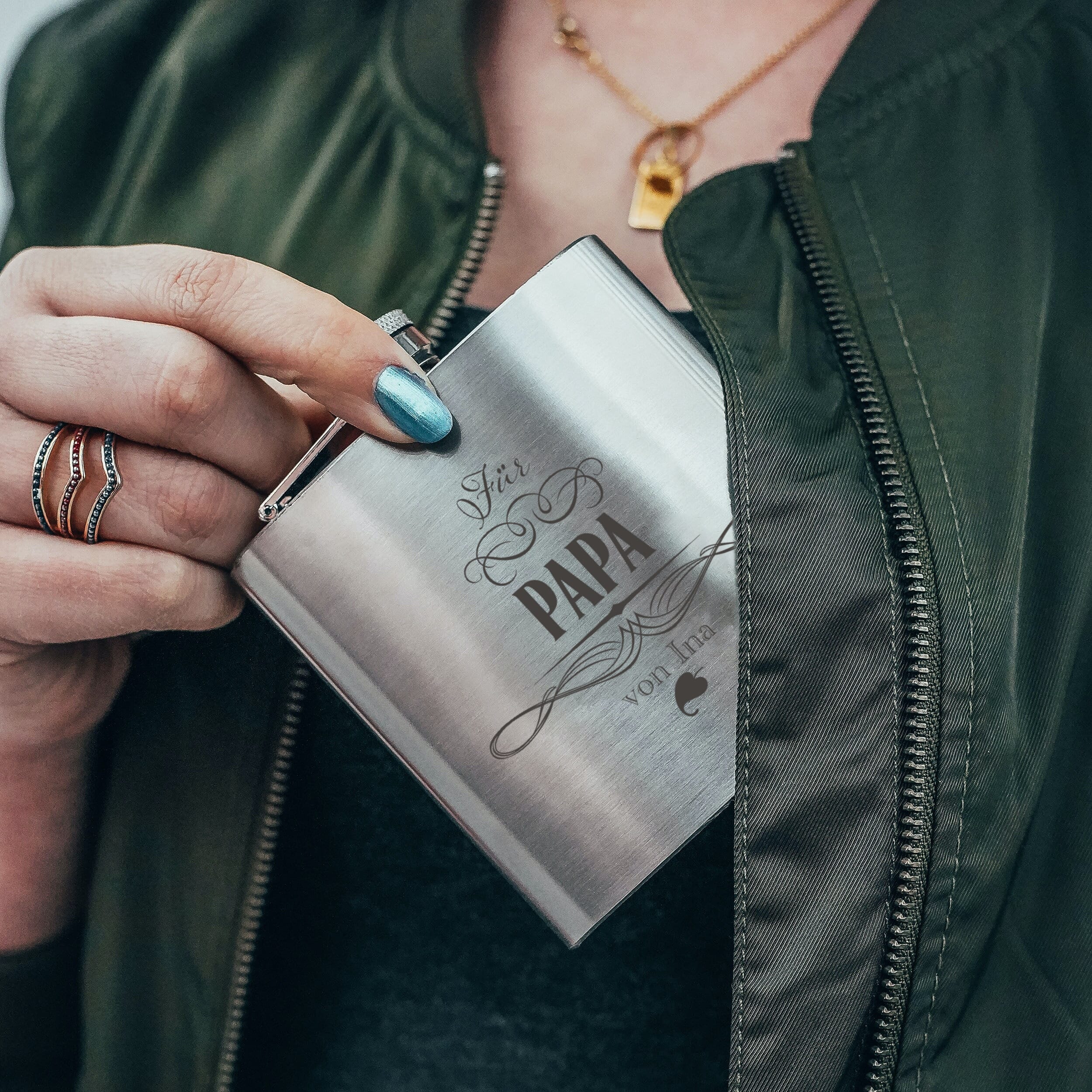 Flachmann aus Edelstahl 9,5 x 13,6 x 2 cm - adressaufkleber-fabrik.de