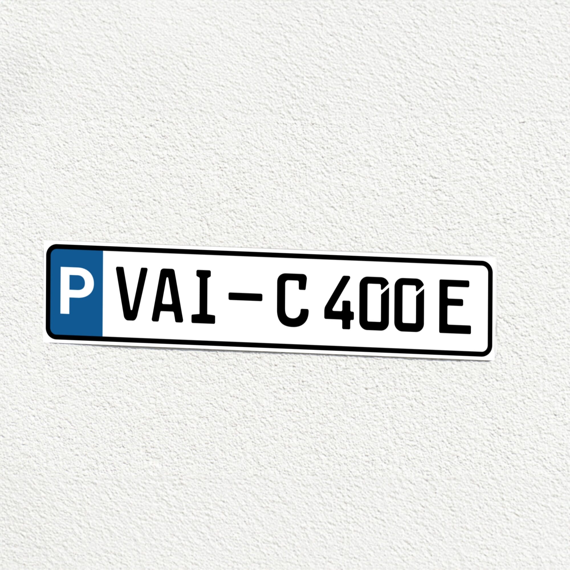 Parkplatz Schild in Kennzeichen-Größe 520x110 mm - adressaufkleber-fabrik.de