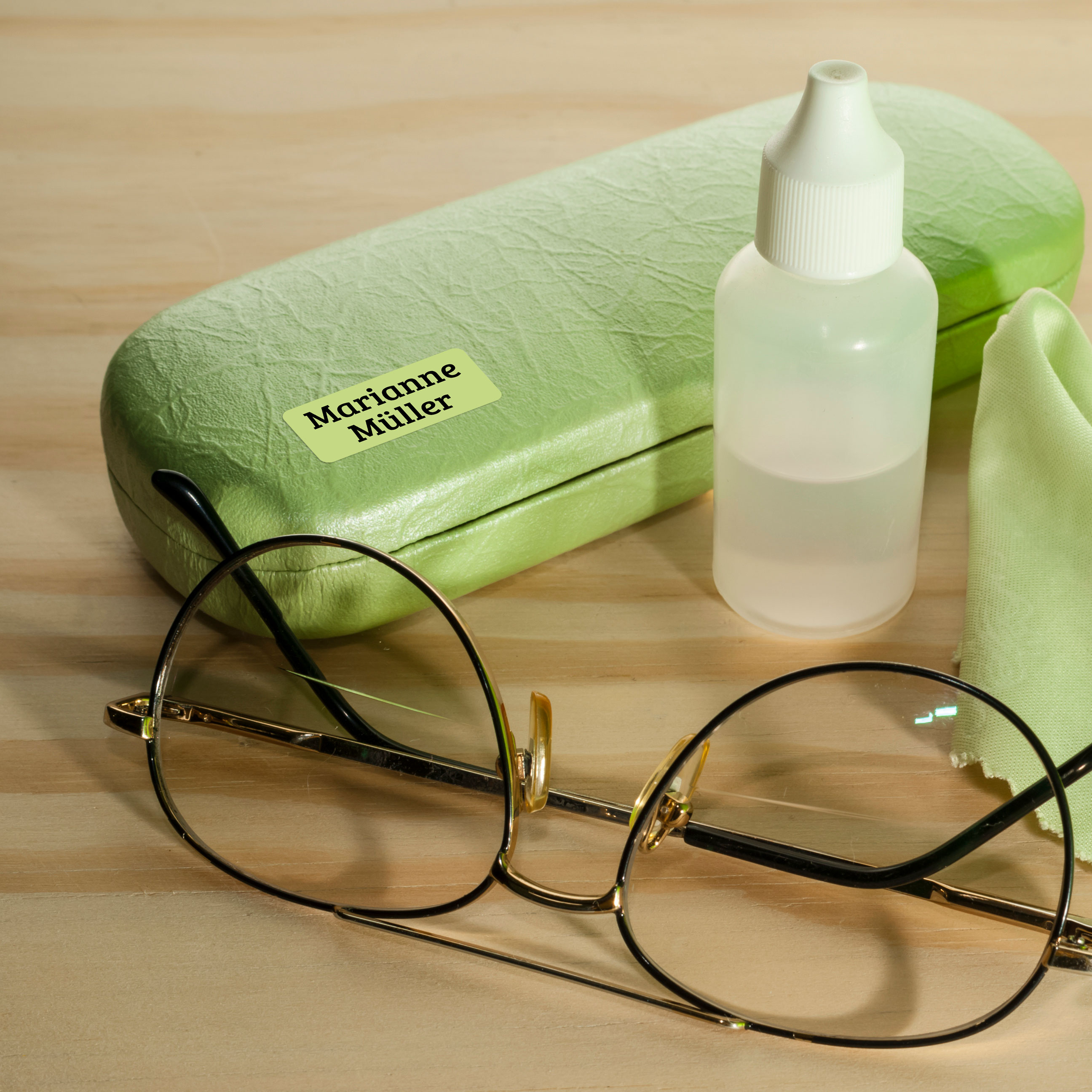 225 Stück Kleine Namensaufkleber 2-zeilig für Senioren (30x13 mm) - adressaufkleber-fabrik.de