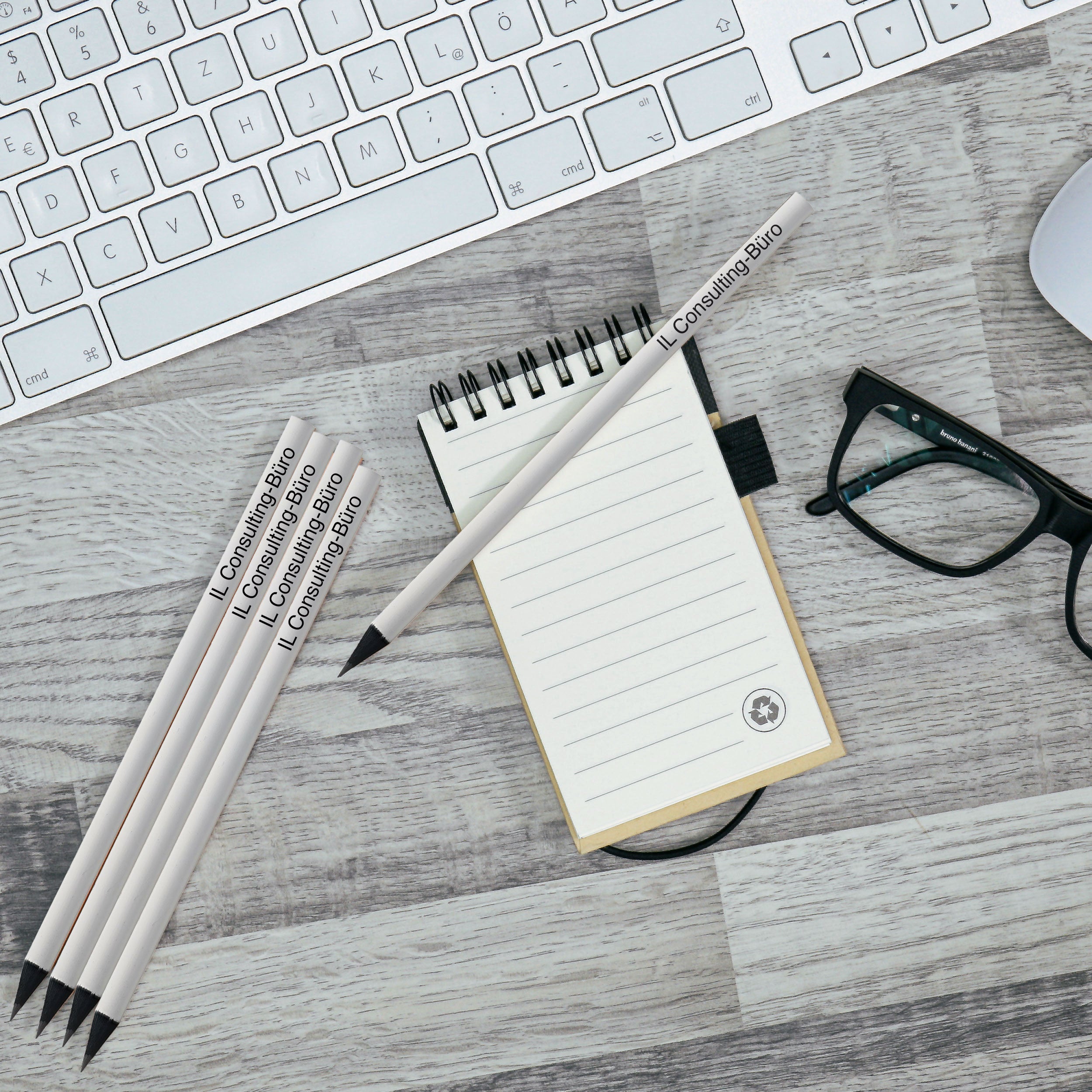 Lasergravierte weiße Bleistifte mit schwarzer Gravur (25 Stück)