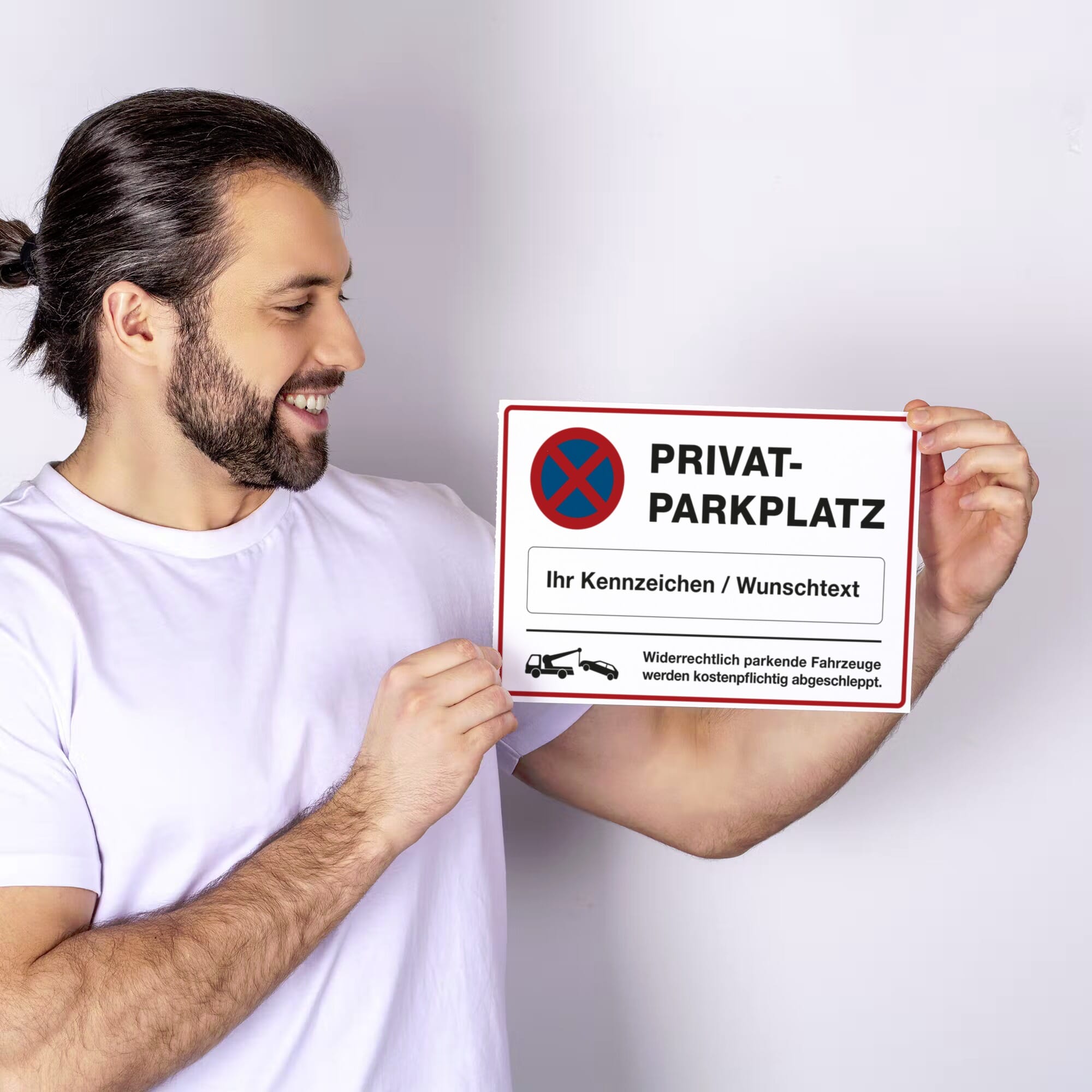 Schild  "Privatparkplatz" mit individuellem Kennzeichen